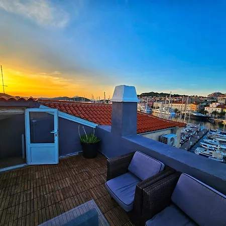 Sea Breeze - Center - Rooftop Terrace