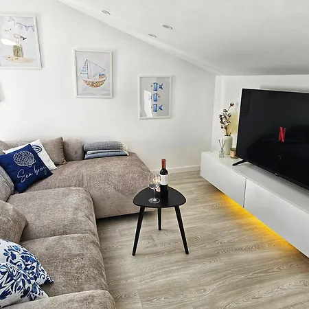 Sea Breeze - Center - Rooftop Terrace Apartment Mali Losinj